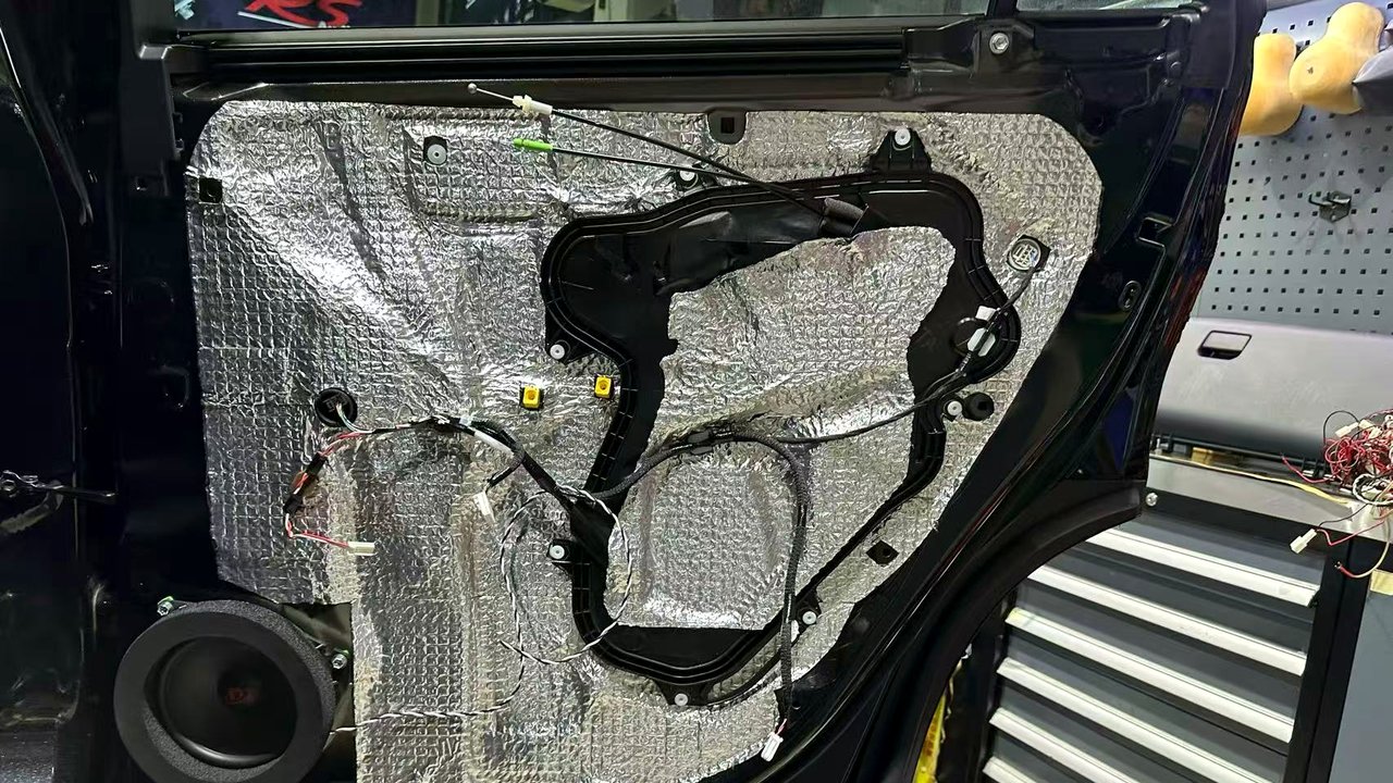 丰田赛那低音系统同店同类施工示例