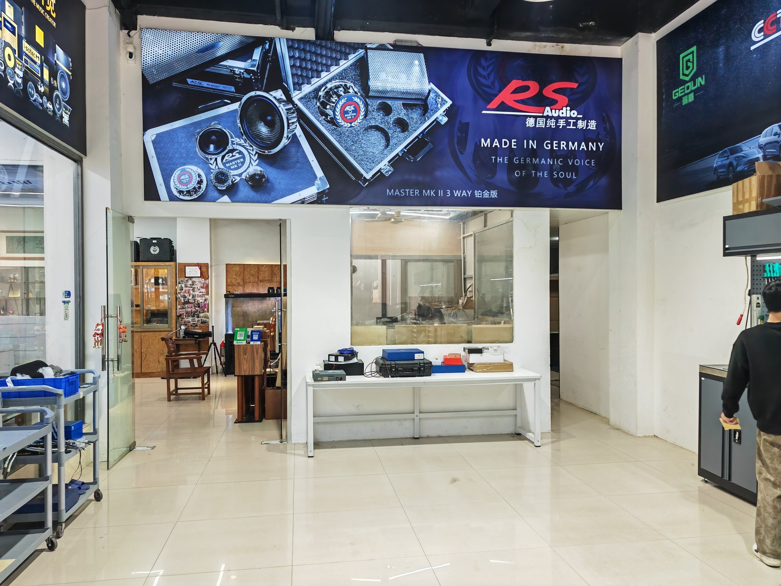 门店环境、到店咨询或施工工位实拍