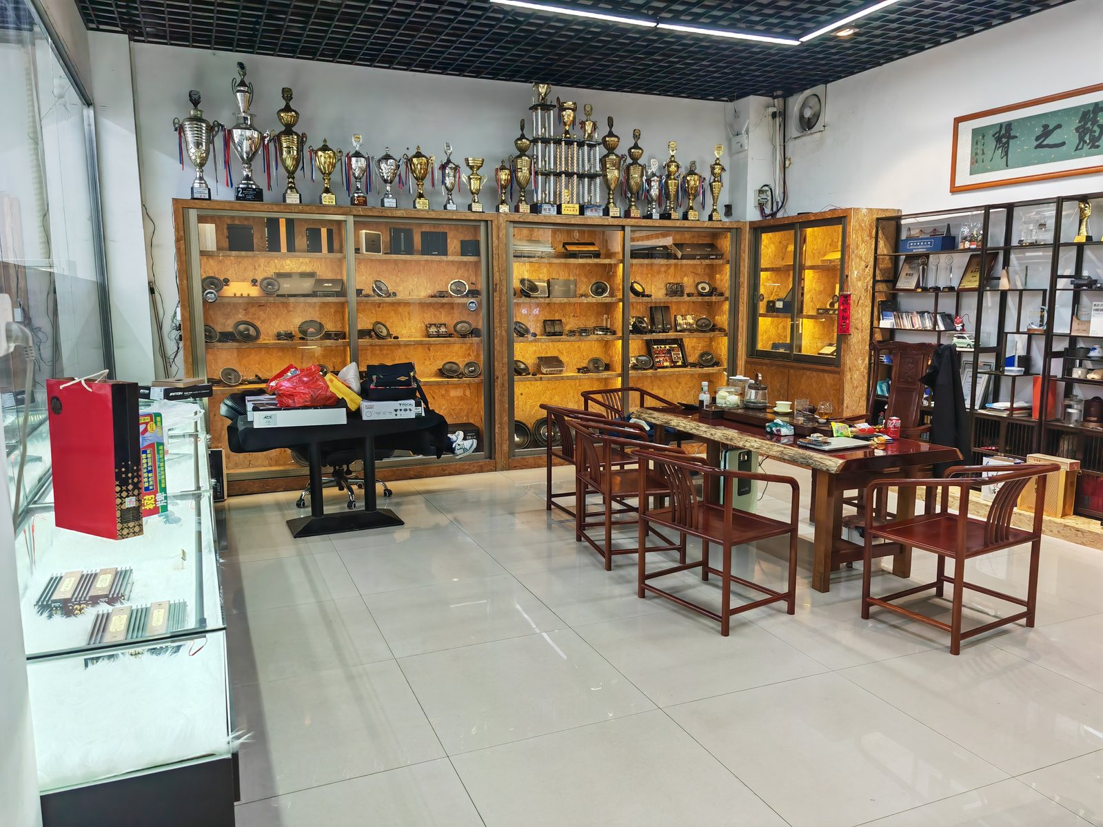 门店环境、到店咨询或施工工位实拍