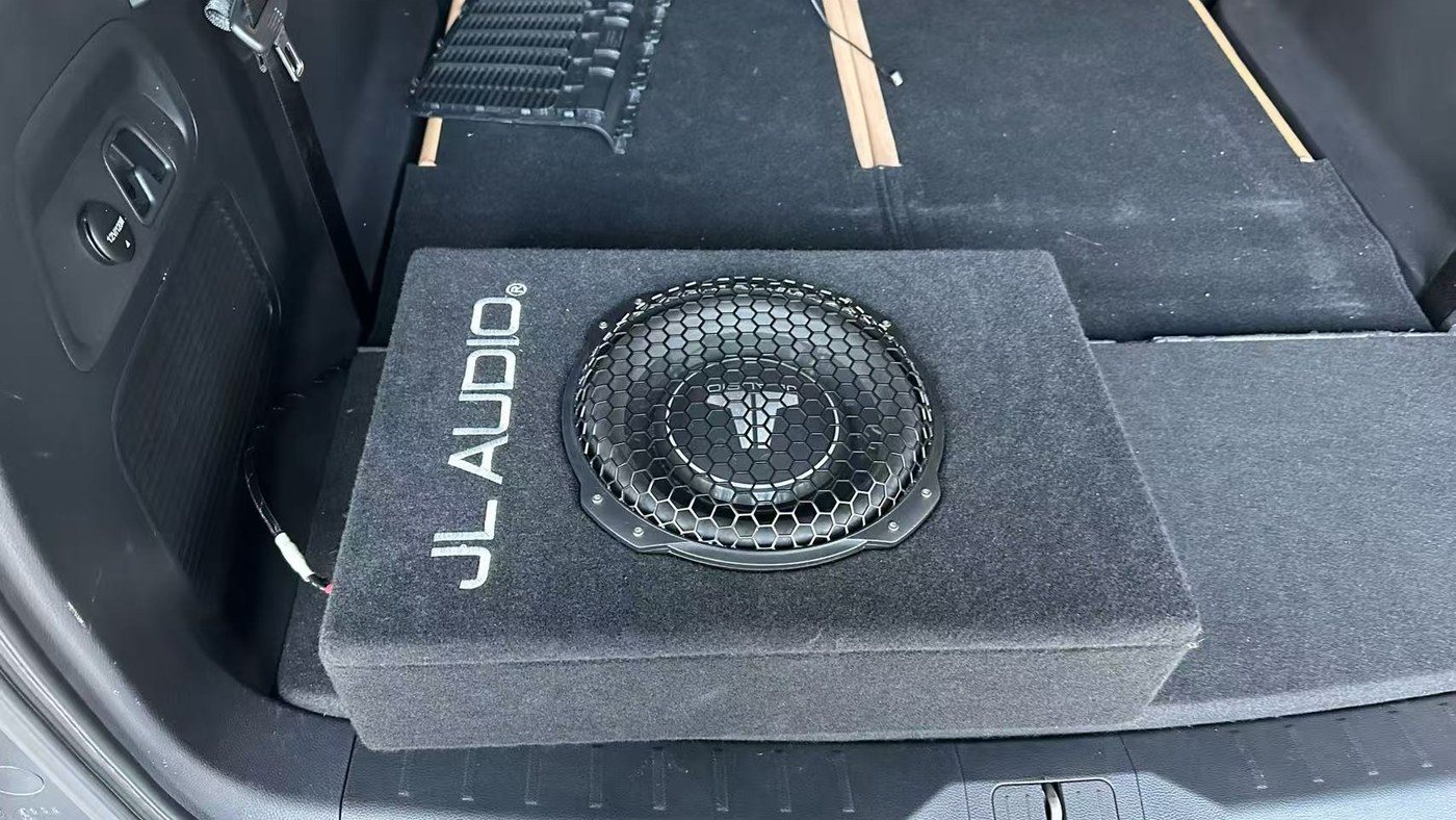 汽车低音箱后备箱安装位置示例