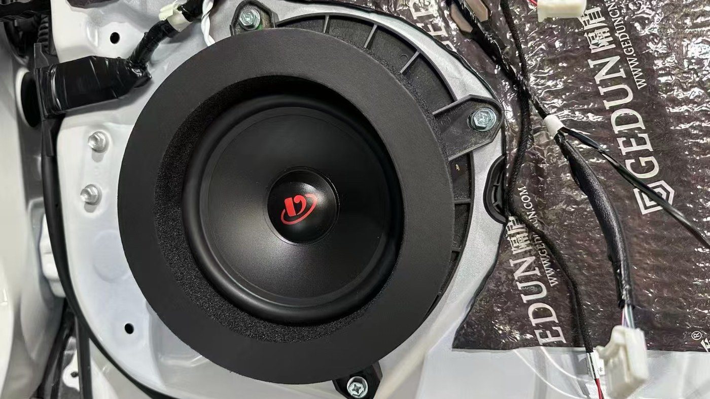 汽车音响低音系统位置示例